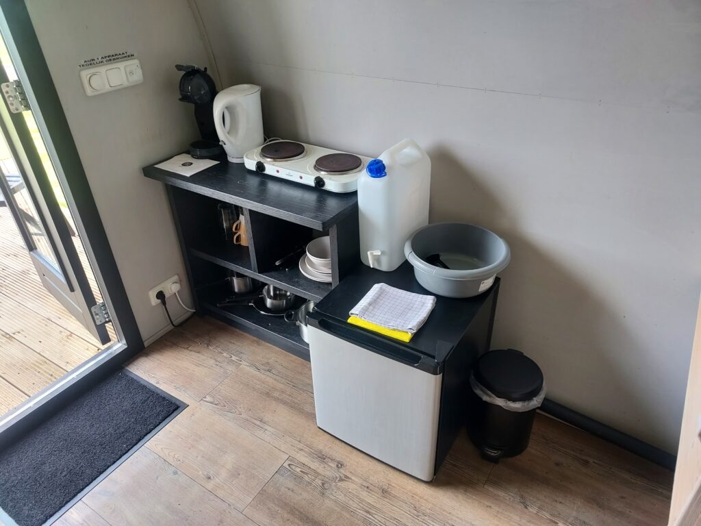 kampeerpods Friesland. Voor bezoek aan Franeker, Sneek, Leeuwarden en Bolsward